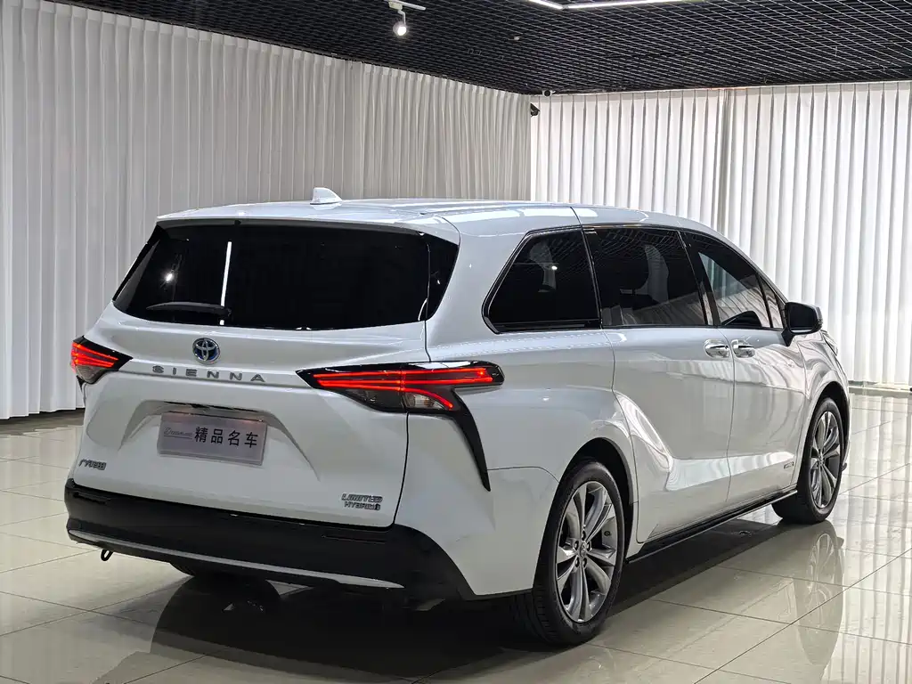 Sienna 2.5 L Hybrid Distinguished