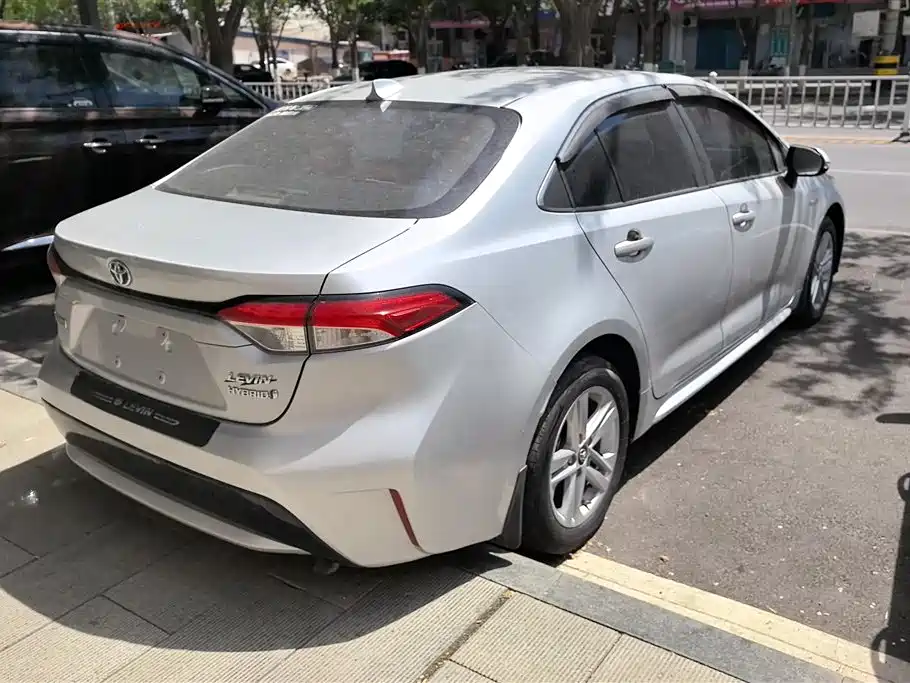 Levin Dual Engine 1.8 H E-CVT Luxury CN-V