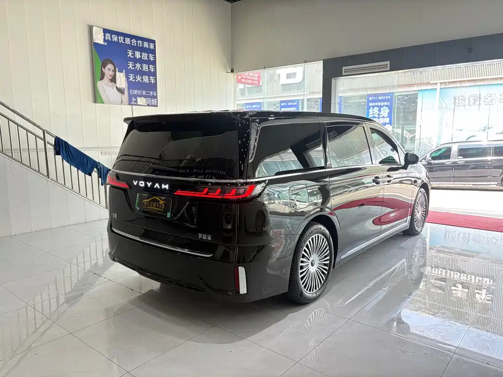 Voyah Dreamer PHEV 4 WD Distinguished Qiankun
