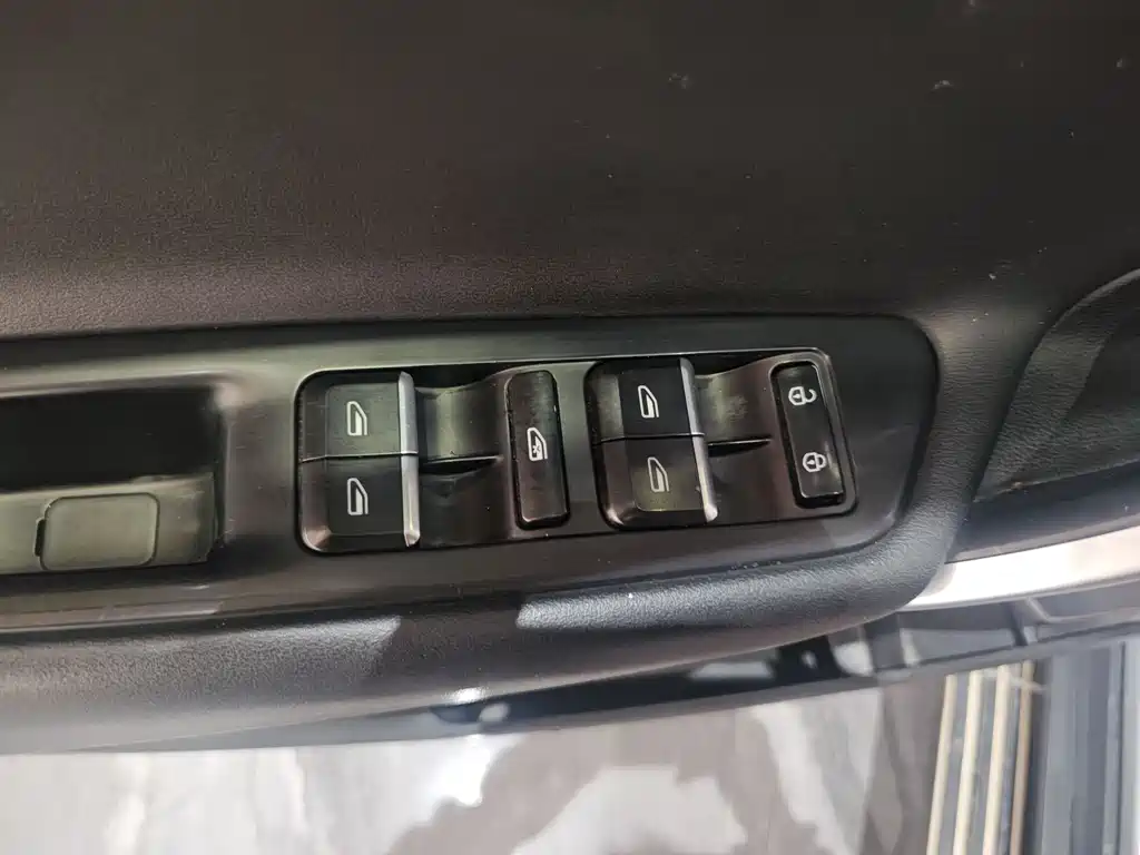 Boyue 1.8 TD Auto 2 WD Smart 4 G Connected
