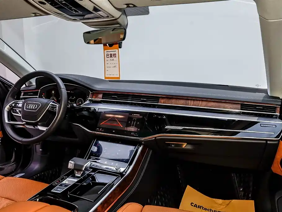 Audi A8 奥迪A8 2024款 A8 L 50 TFSI quattro 尊享型