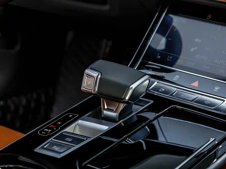 Audi A8 奥迪A8 2024款 A8 L 50 TFSI quattro 尊享型