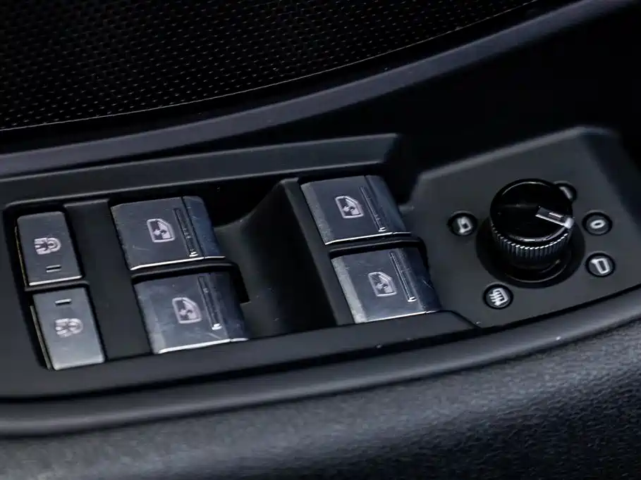 Audi Q6 40 TFSI quattro Cloud View Feather Package 7-seat