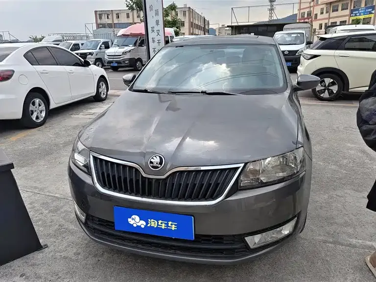 Skoda Rapid 1.6 L Auto Smart Select
