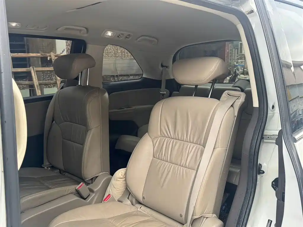 Odyssey 2.4 L Luxury