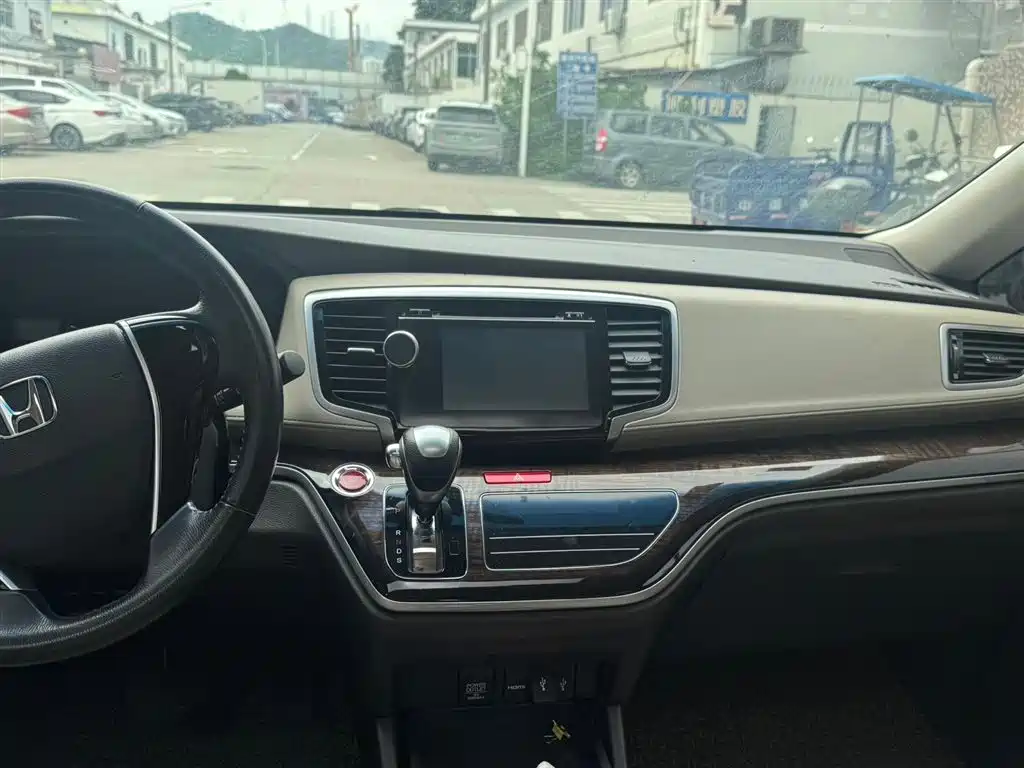 Odyssey 2.4 L Luxury