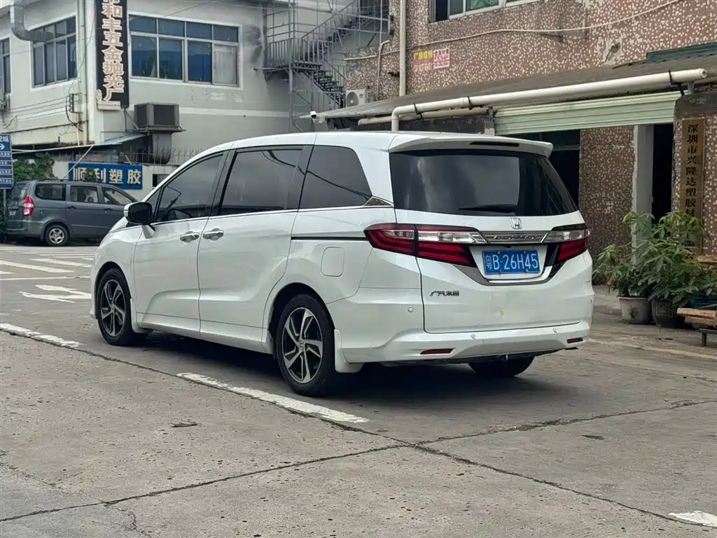 Odyssey 2.4 L Luxury