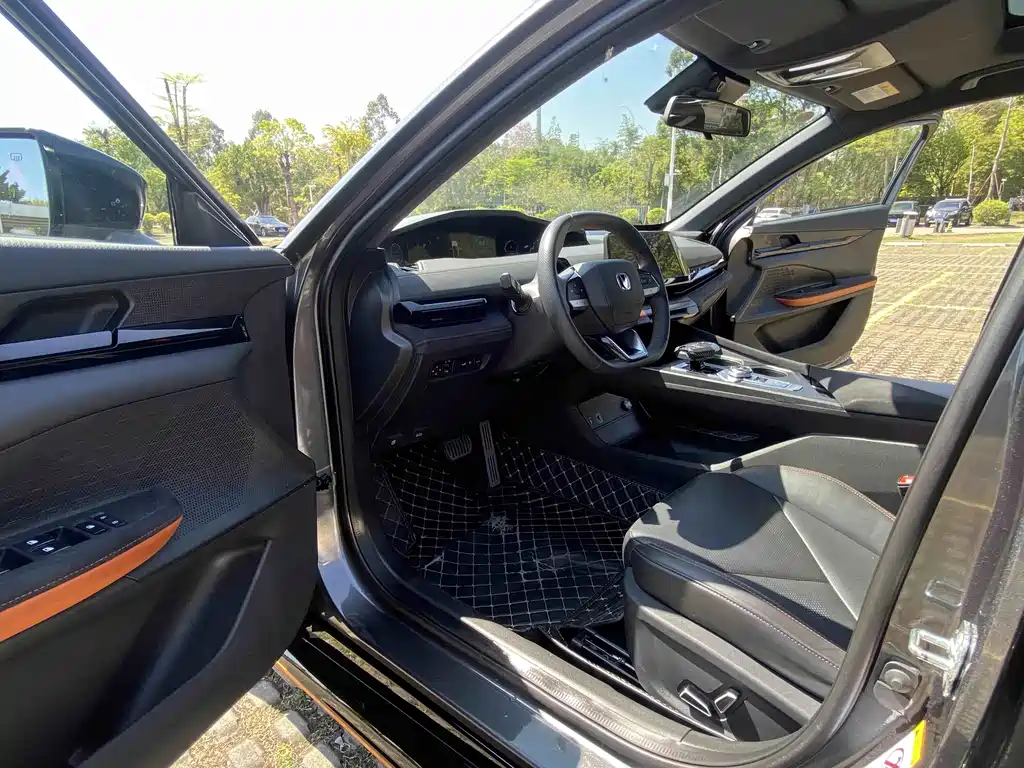 Changan UNI-V 1.5 T Sport
