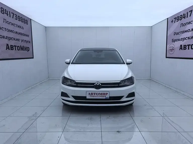 Volkswagen Polo Plus 1.5 L Auto Colorful Tech