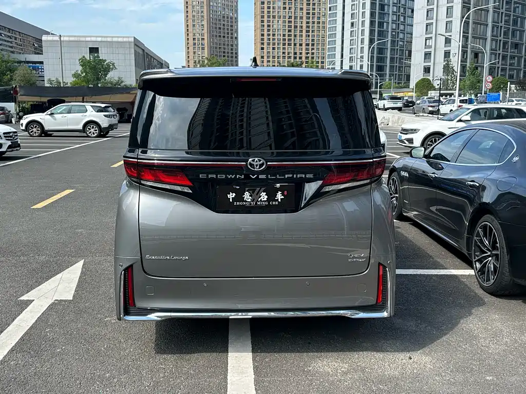 Vellfire Crown Dual Engine 2.5 L Supreme Executive