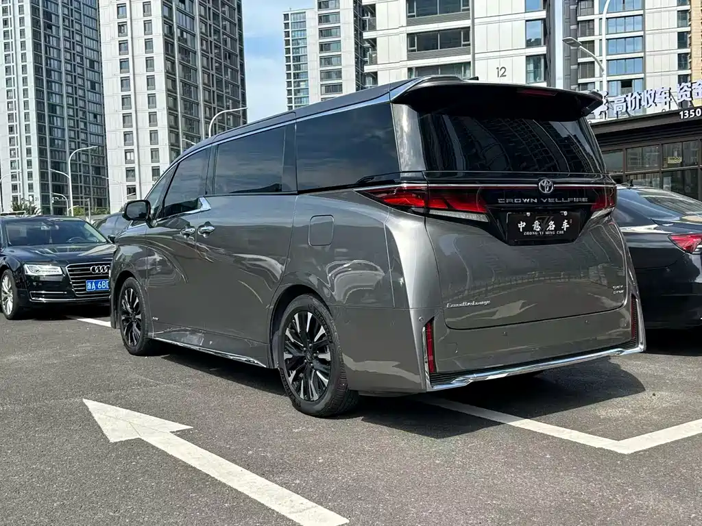 Vellfire Crown Dual Engine 2.5 L Supreme Executive