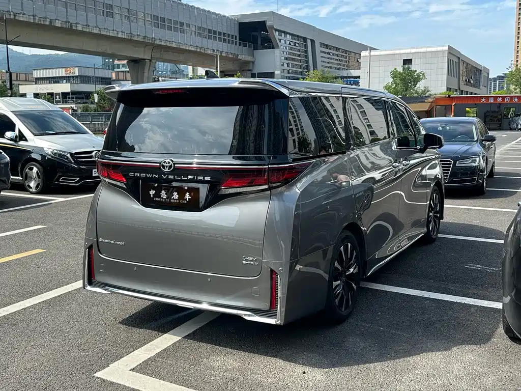 Vellfire Crown Dual Engine 2.5 L Supreme Executive
