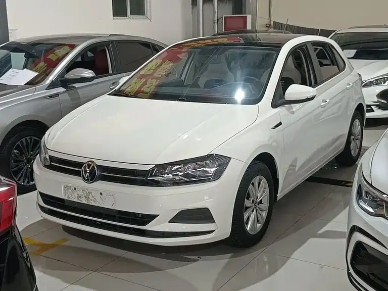 Volkswagen Polo Plus 1.5 L Auto Colorful Tech