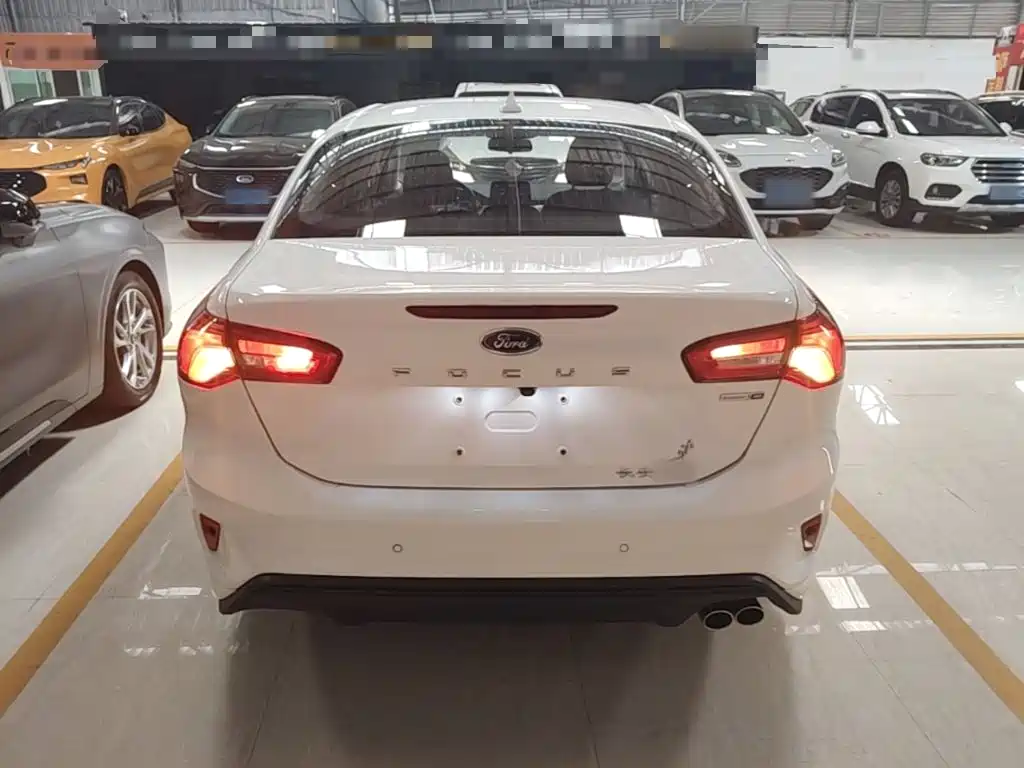 Focus Sedan EcoBoost 180 Auto Sharp Trend
