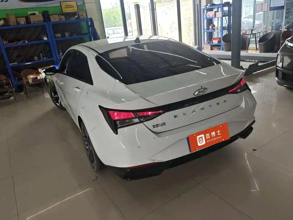 Elantra 1.5 L CVT GLX Elite