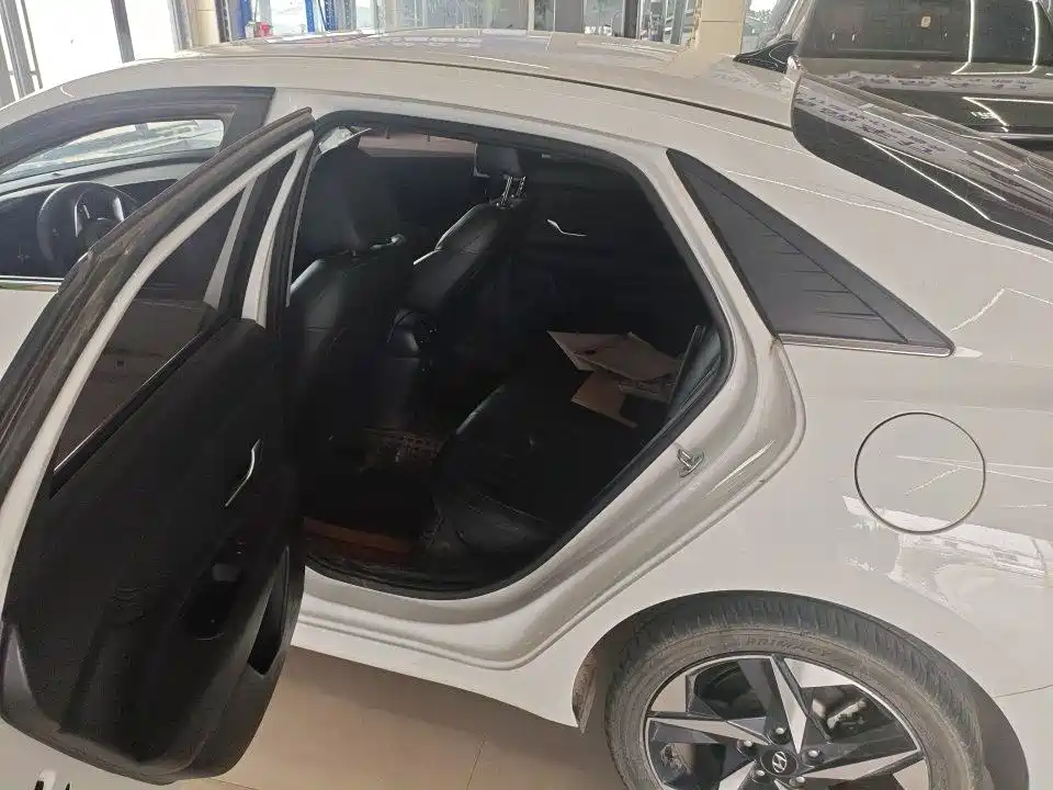 Elantra 1.5 L CVT GLX Elite