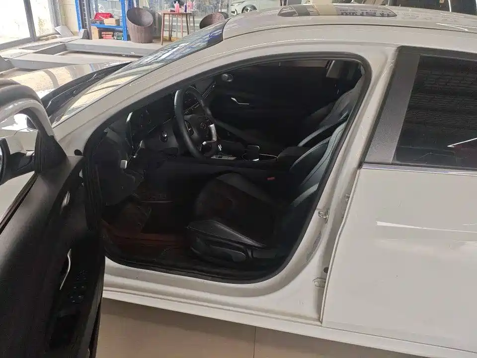 Elantra 1.5 L CVT GLX Elite