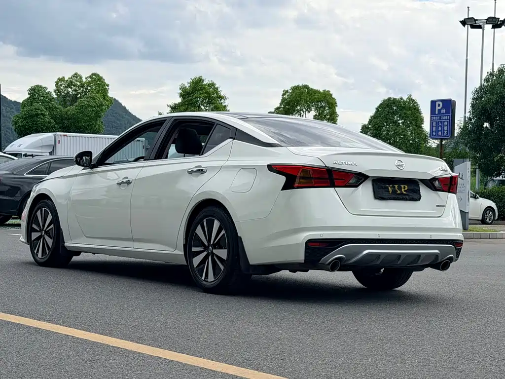 Teana 2.0 L XL-Upr Enjoyment