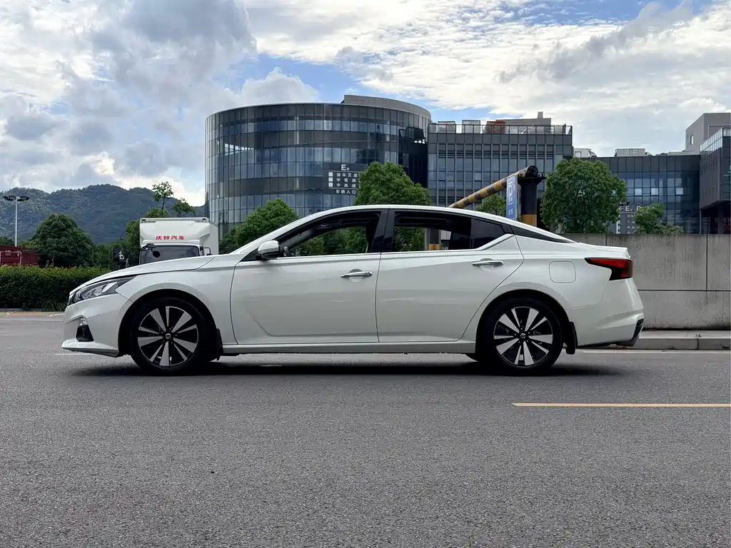 Teana 2.0 L XL-Upr Enjoyment