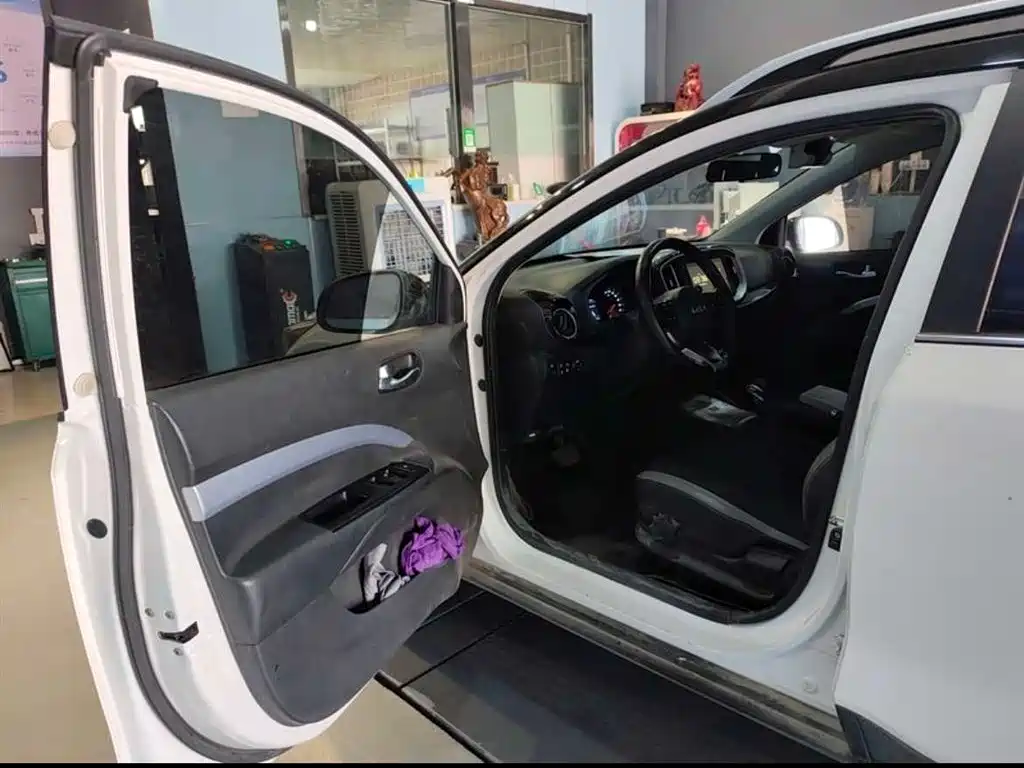 Stonic 1.4 L CVT Sunroof