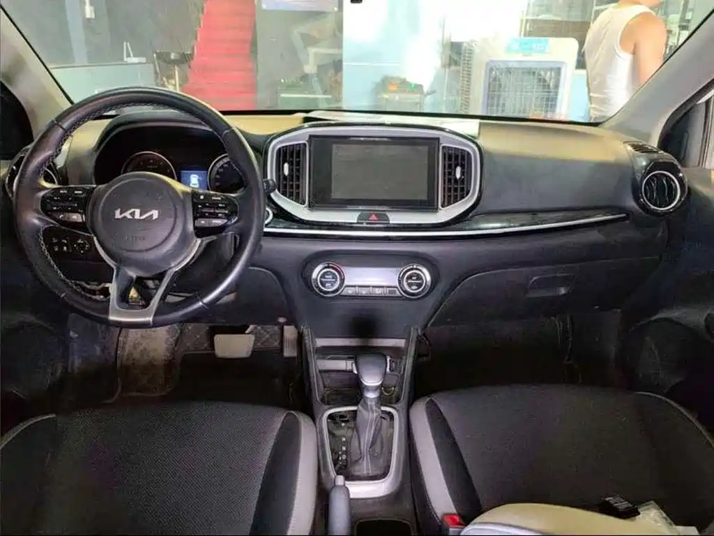 Stonic 1.4 L CVT Sunroof