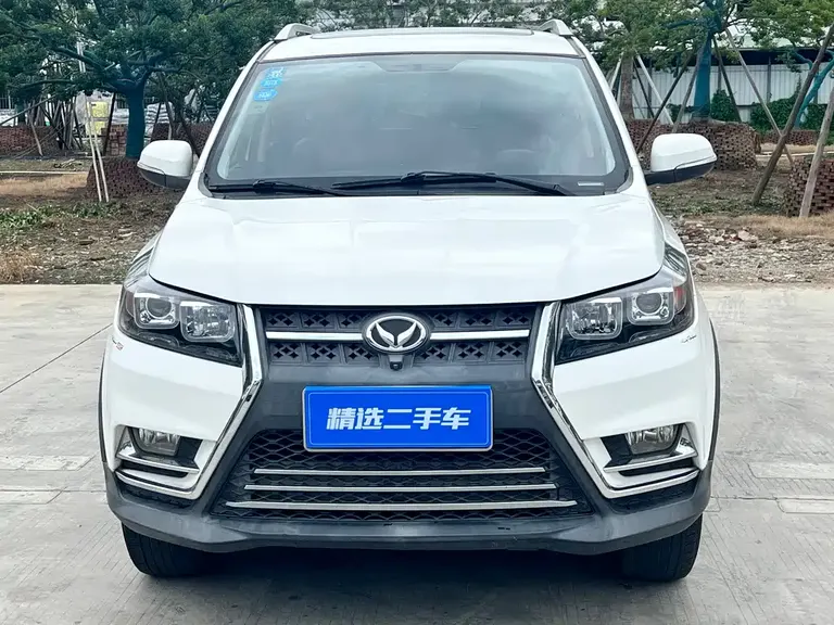 BAIC Huansu S3 S3 L 1.5 L Manual Distinguished