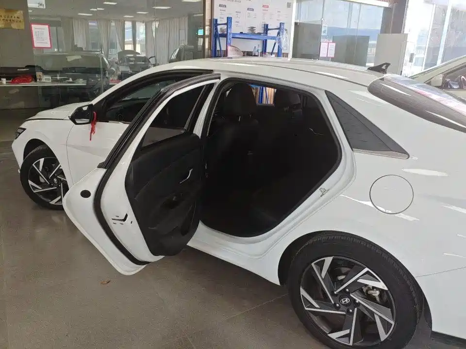Elantra 1.5 L CVT GLX Elite