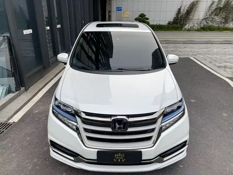 Honda Elysion 2.0 L Hybrid Luxury