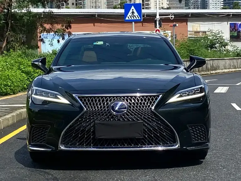 Lexus LS 500 h Outstanding