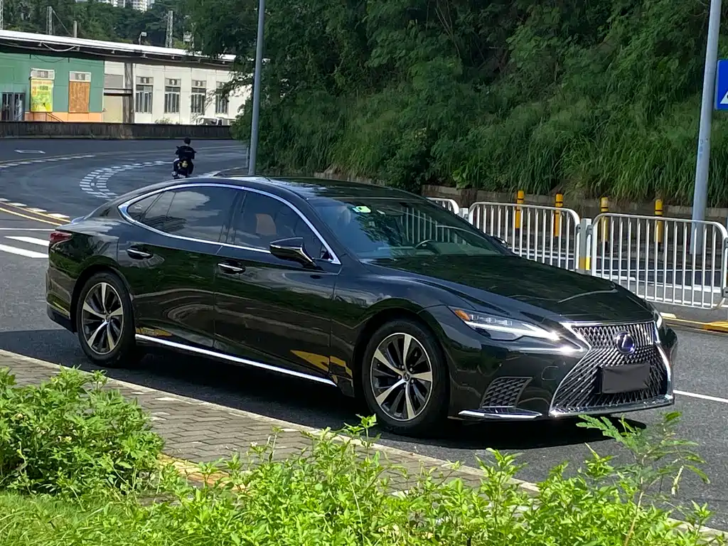 Lexus LS 500 h Outstanding