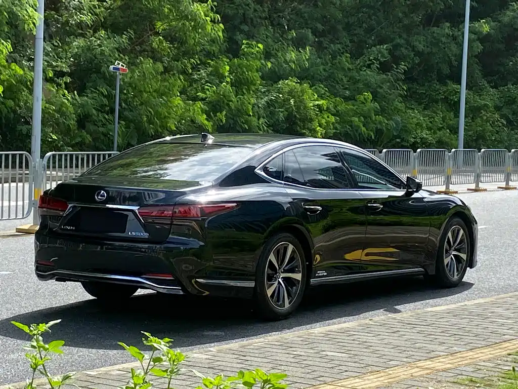 Lexus LS 500 h Outstanding