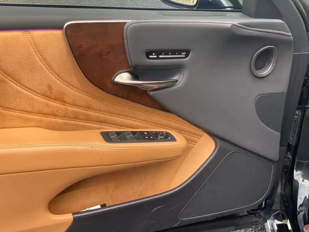 Lexus LS 500 h Outstanding