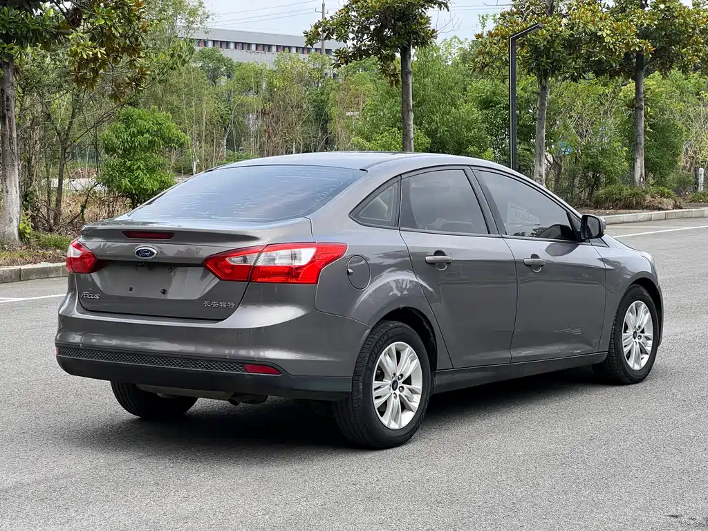 Focus Sedan 1.6 L Auto Comfort