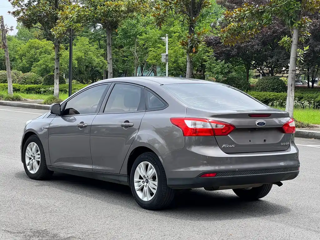 Focus Sedan 1.6 L Auto Comfort