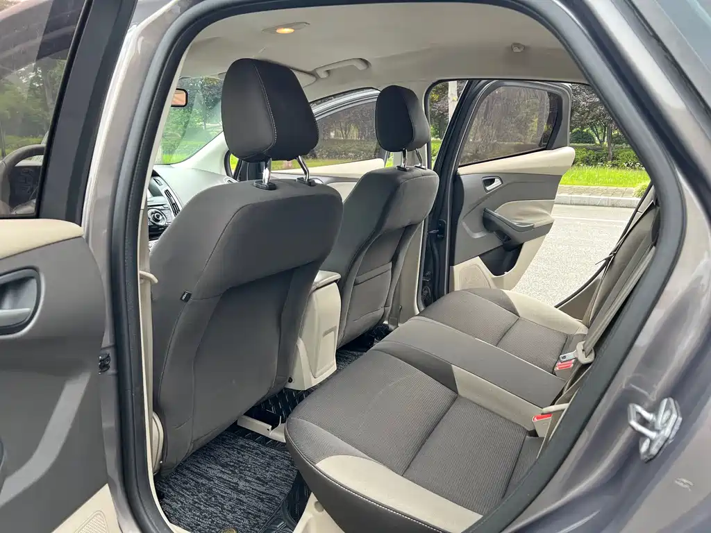 Focus Sedan 1.6 L Auto Comfort