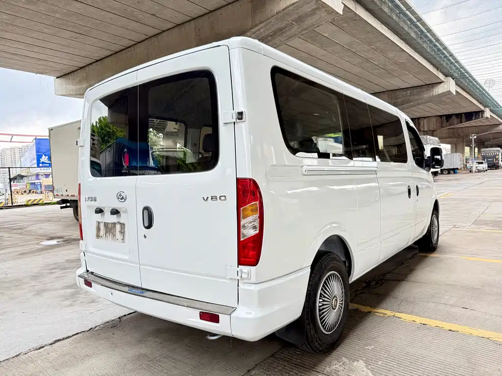 Xintu V80 新途V80 2023款 2.0 T 手动经典傲运通长轴超低顶6/7/8/9座