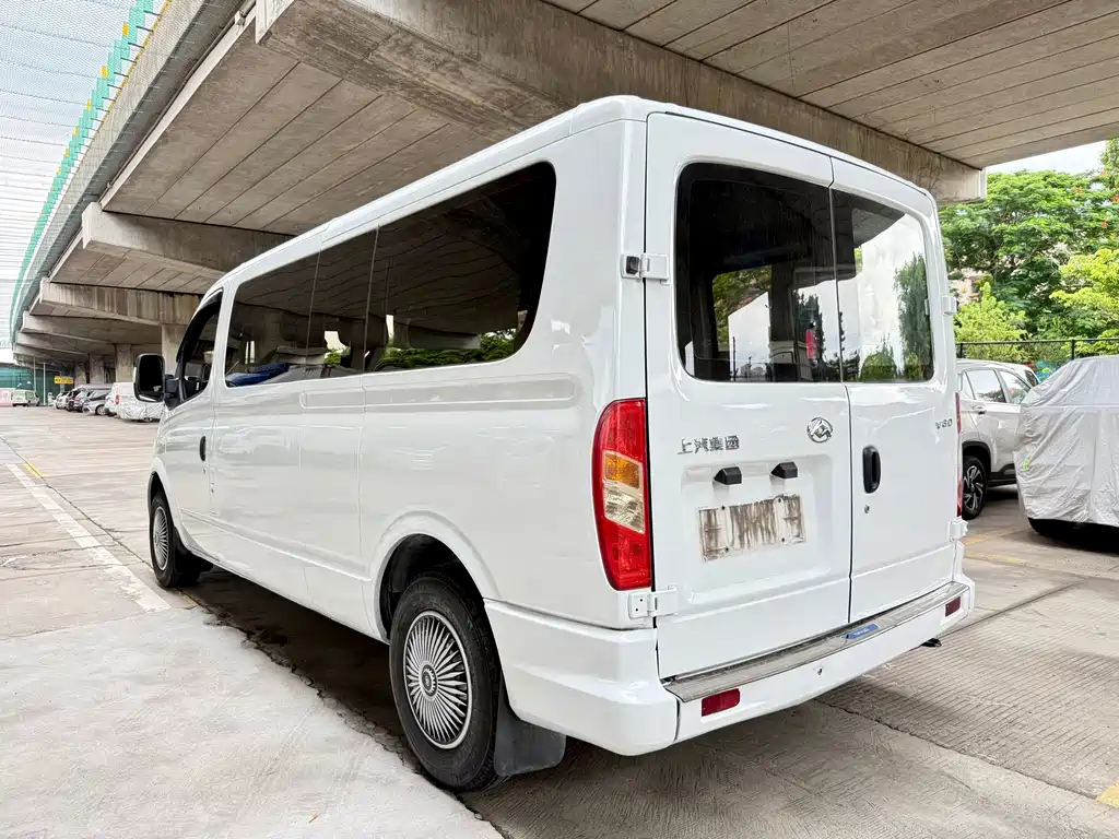 Xintu V80 新途V80 2023款 2.0 T 手动经典傲运通长轴超低顶6/7/8/9座