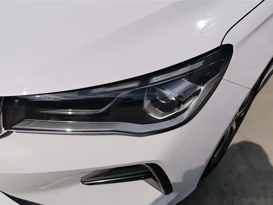 Emgrand 4 th Gen 1.5 L CVT Flagship