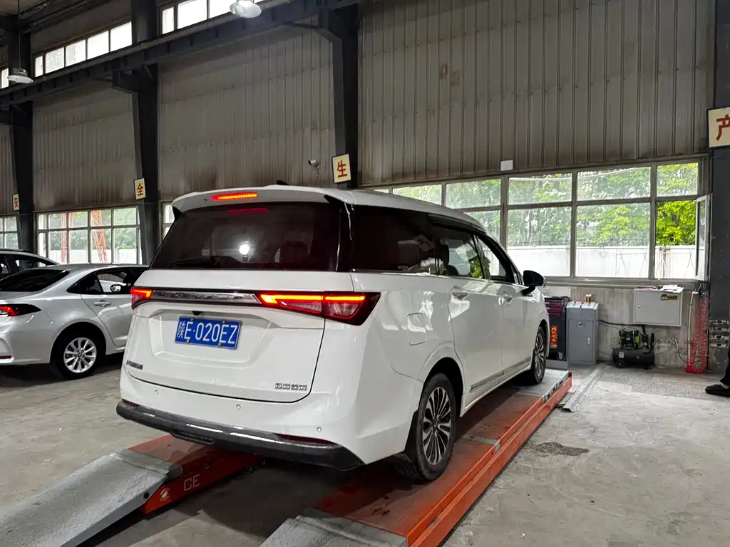 Wuling Jiachen 1.5 T CVT Premium Flagship