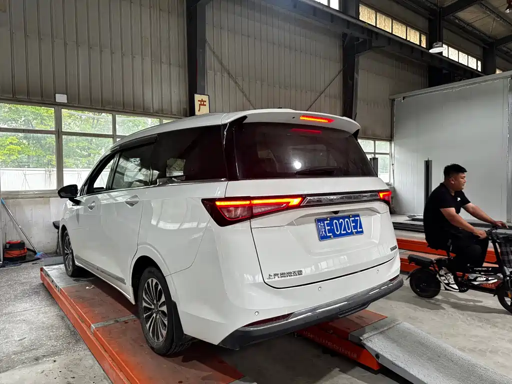 Wuling Jiachen 1.5 T CVT Premium Flagship