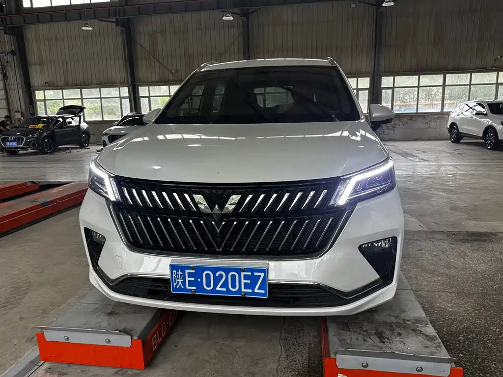 Wuling Jiachen 1.5 T CVT Premium Flagship