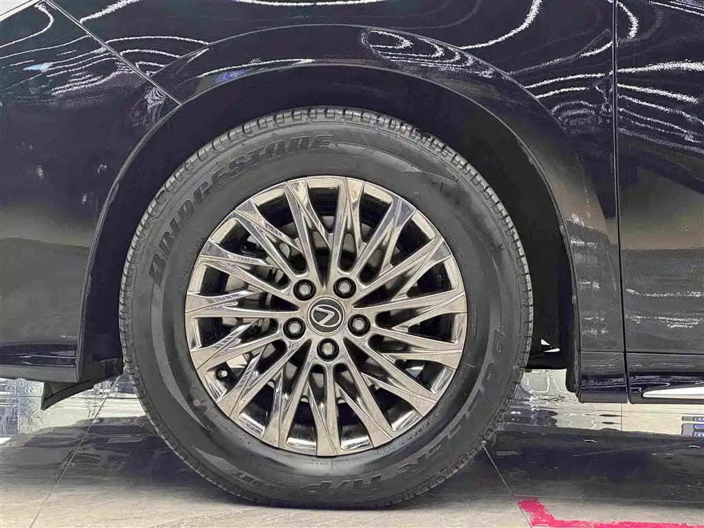 Lexus LM 300 h 7-seat Elegant