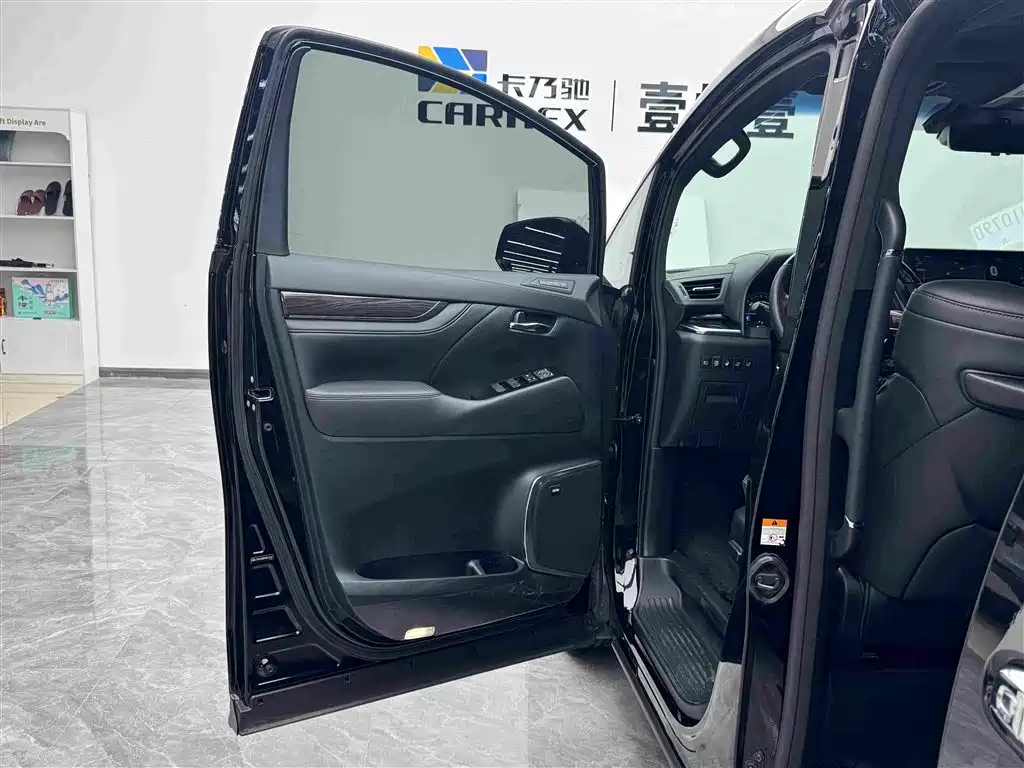 Lexus LM 300 h 7-seat Elegant