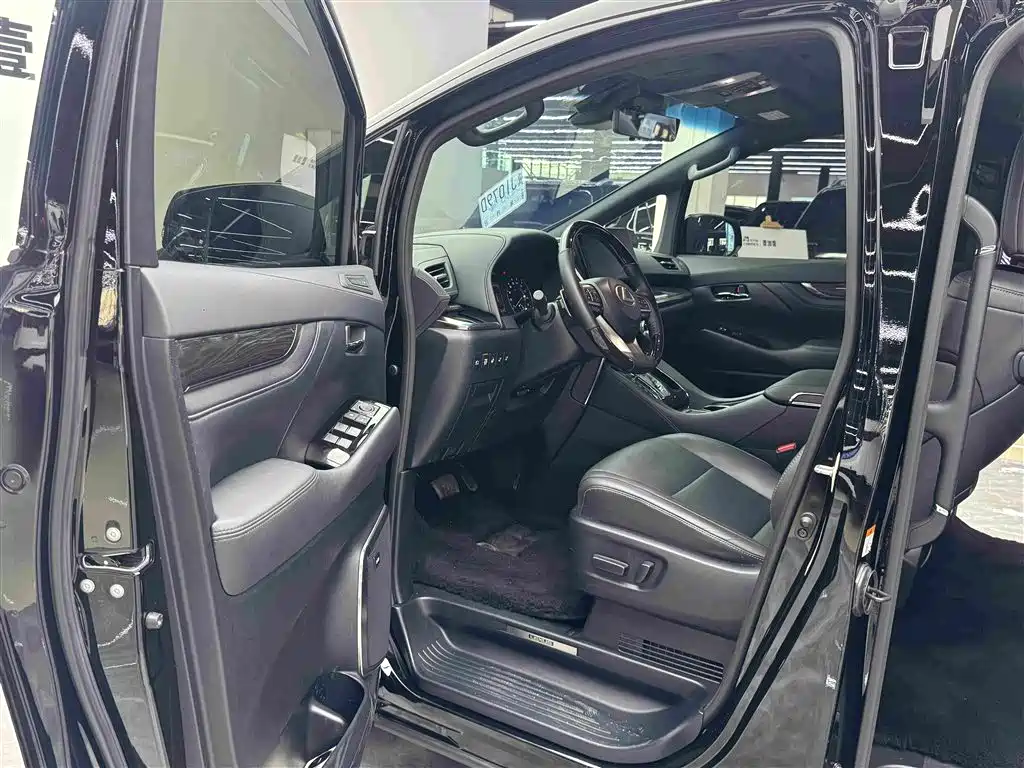 Lexus LM 300 h 7-seat Elegant