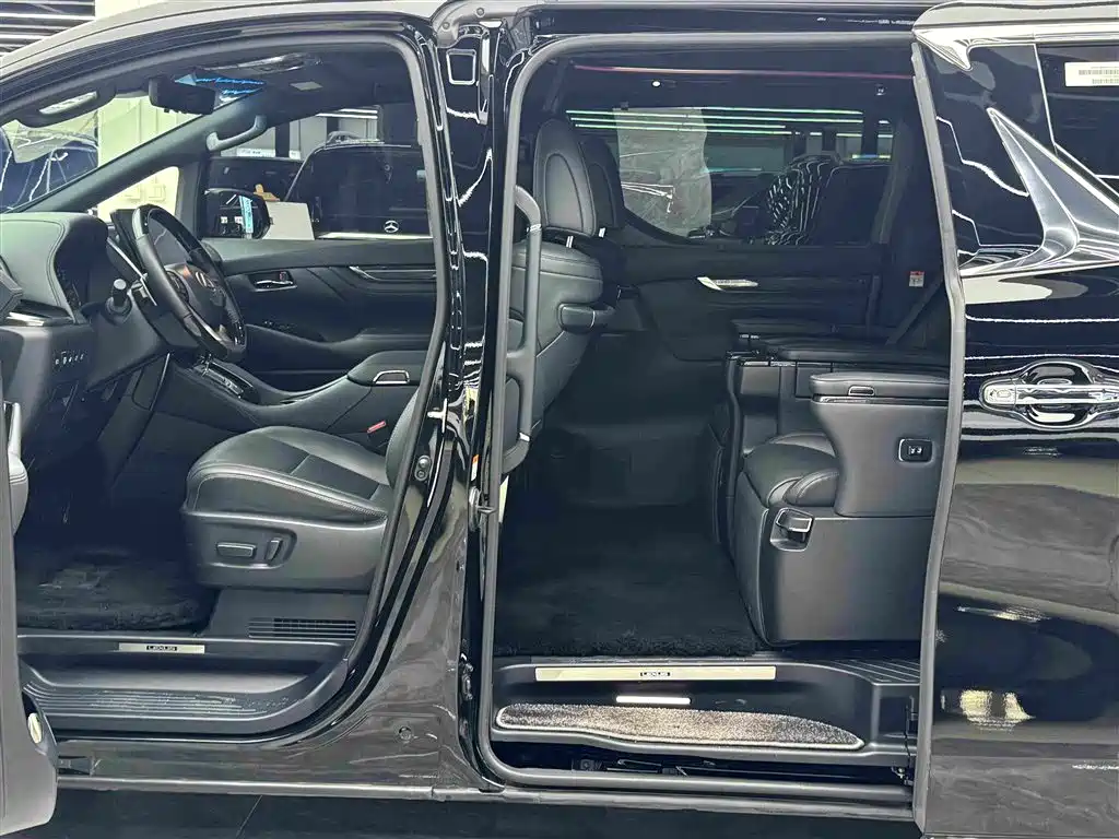 Lexus LM 300 h 7-seat Elegant