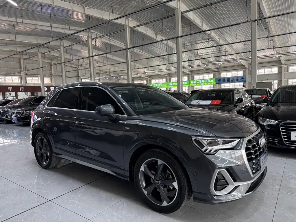 Audi Q3 35 TFSI Fashion Dynamic (1.4 T)