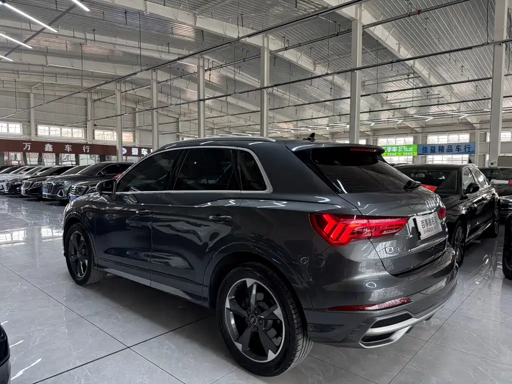 Audi Q3 35 TFSI Fashion Dynamic (1.4 T)