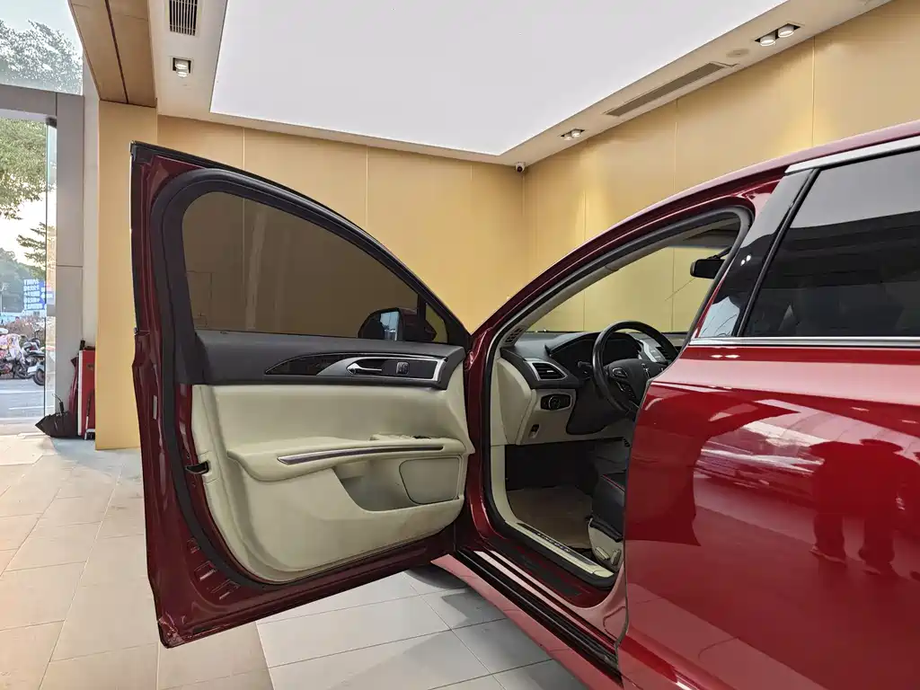 Lincoln MKZ 2.0 T Graceful