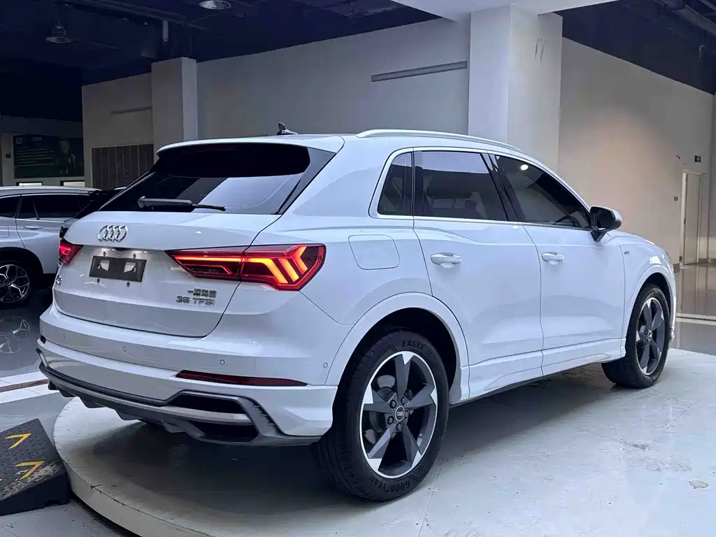 Audi Q3 35 TFSI Fashion Dynamic (1.4 T)