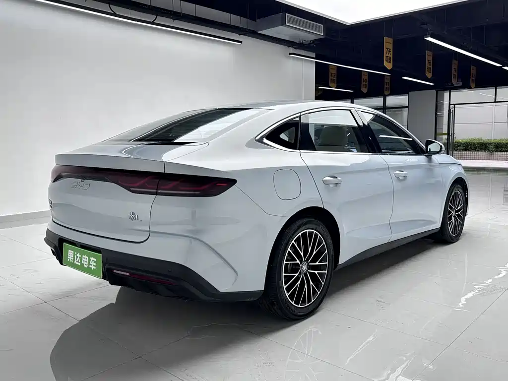 Qin L DM-i 120 KM Outstanding